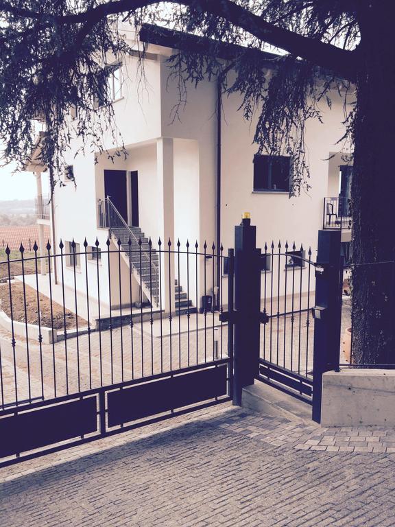 La Villa Bianca Guest House Cantu Exterior photo