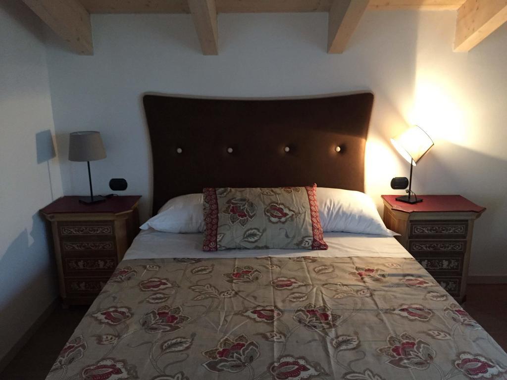 La Villa Bianca Guest House Cantu Room photo