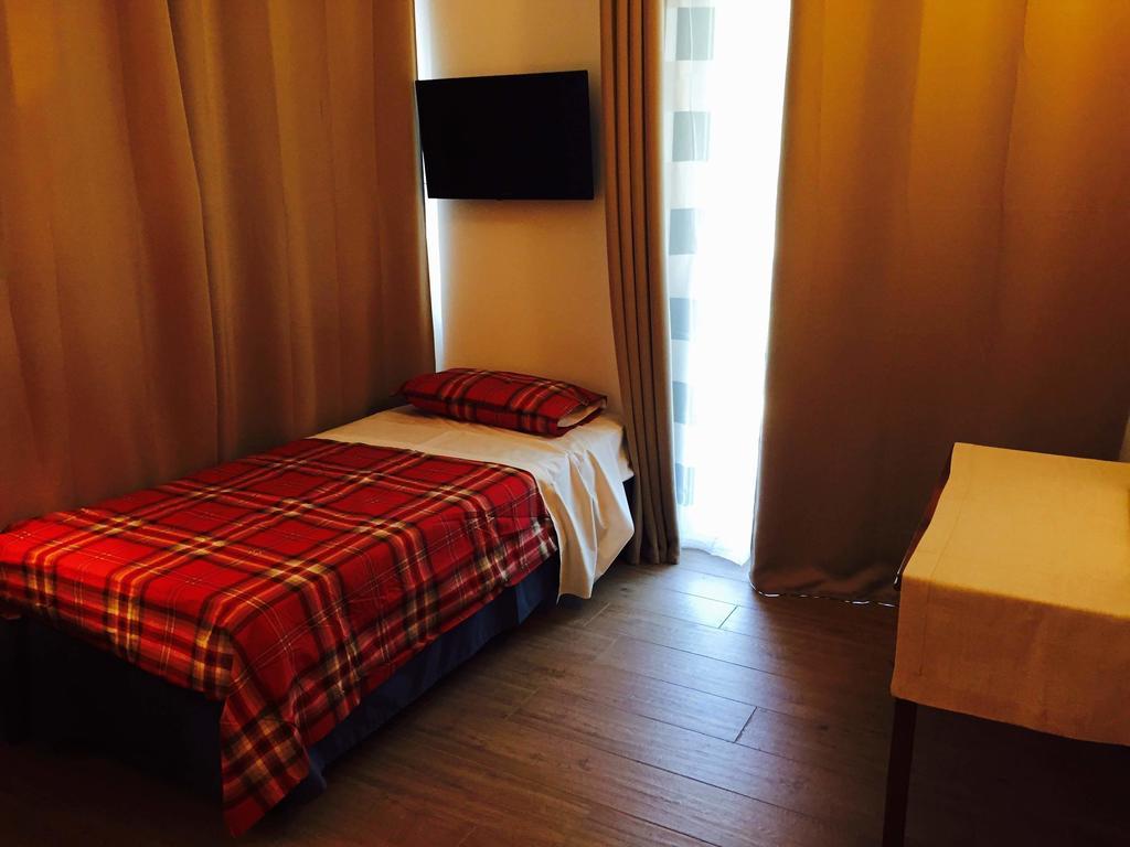 La Villa Bianca Guest House Cantu Room photo